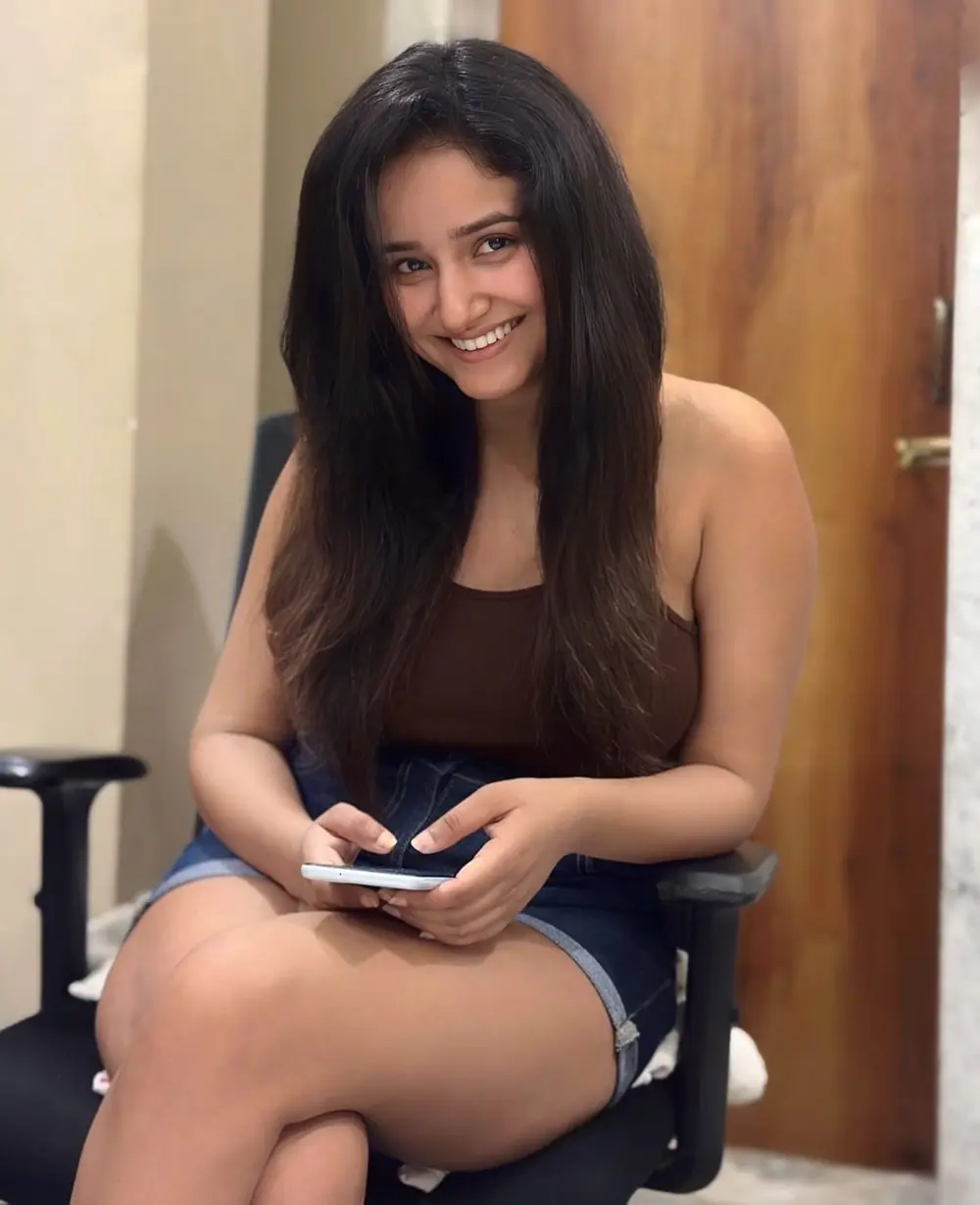 Kavya call girl profile in Hazratganj, Lucknow